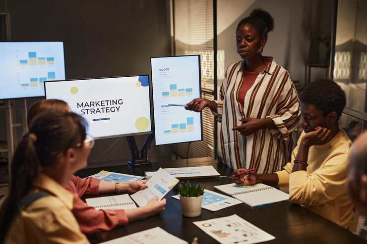 People with different positions in digital marketing 